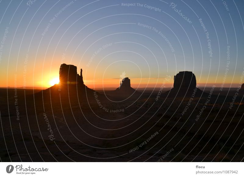 Wunderschöner Sonnenaufgang im Monument Valley, Arizona USA. Natur Himmel Park Denkmal natürlich Gelassenheit Wilder Westen Navajo-Gebiet Inder Sonnenuntergang