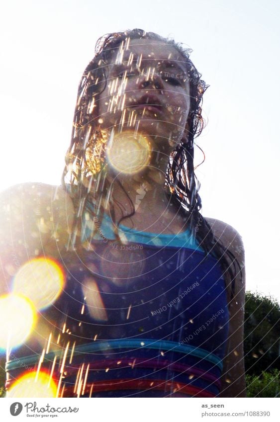 Sommerfeeling feminin Mädchen Jugendliche Körper Gesicht 1 Mensch 13-18 Jahre Kind Umwelt Natur Pflanze Urelemente Luft Wasser Wassertropfen Himmel Sonne Klima