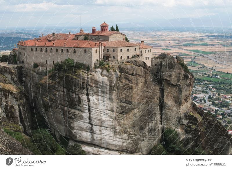 Meteora in Griechenland. Meteora ist die Klöster schön Ferien & Urlaub & Reisen Tourismus Sommer Berge u. Gebirge Natur Landschaft Wald Felsen Kirche