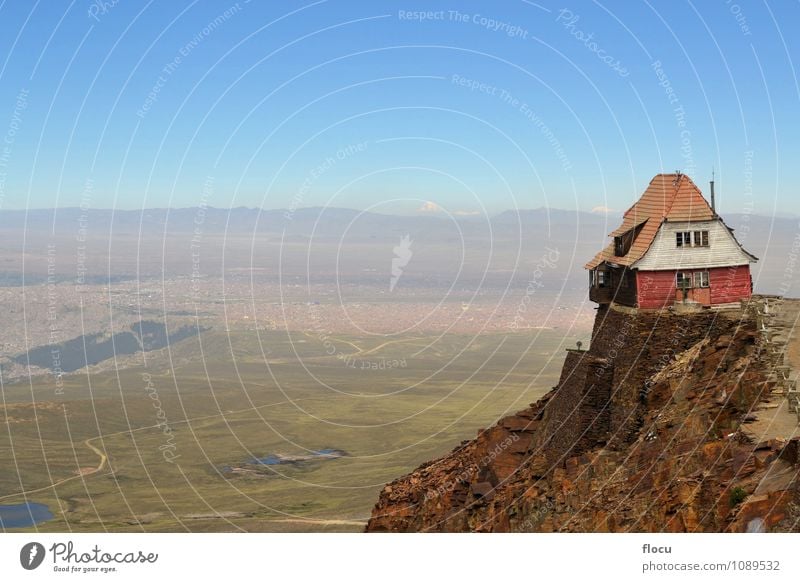 Haus auf einer felsigen Klippe bei La Paz, Chacaltaya, Bolivien Schnee Berge u. Gebirge Umwelt Natur Landschaft Himmel Wolken Herbst Wald Felsen Schlucht