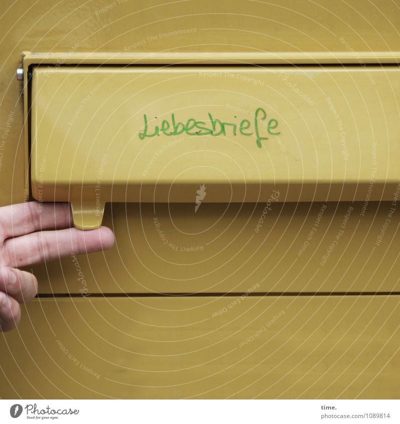 Analogkultur Güterverkehr & Logistik Dienstleistungsgewerbe Medienbranche Briefkasten Post Liebesgruß Liebesbrief Hand Finger 1 Mensch Kasten Metall