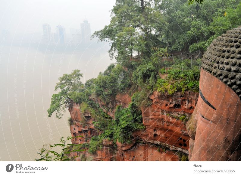 größter Stein-Buddha der Welt, China Tourismus Berge u. Gebirge Kultur Hügel Felsen Fluss Stadt Platz Denkmal Wasserfahrzeug alt sitzen groß Farbe