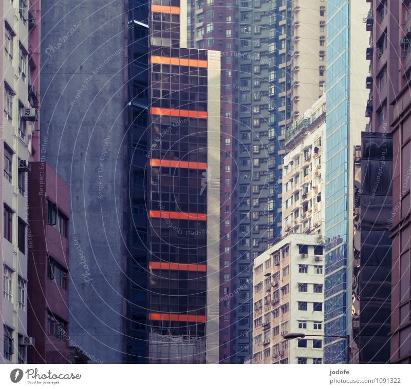 individuelle Eintönigkeit Stadt Hauptstadt Stadtzentrum bevölkert überbevölkert Hochhaus Bankgebäude Gebäude Fassade bedrohlich exotisch gigantisch groß