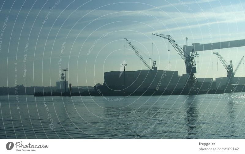 Kai ganz groß Anlegestelle Promenade See Wasserfahrzeug Kran Industrie Kiel före Hafen Ostsee