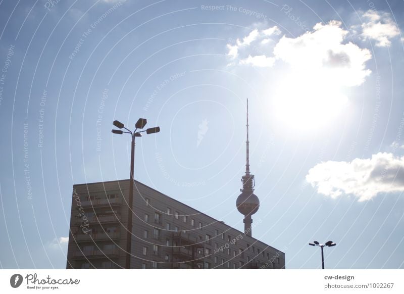 Irgendwo in Berlin Hauptstadt Stadtzentrum Skyline Hochhaus Platz Turm Bauwerk Gebäude Architektur Fassade Sehenswürdigkeit Wahrzeichen Berliner Fernsehturm