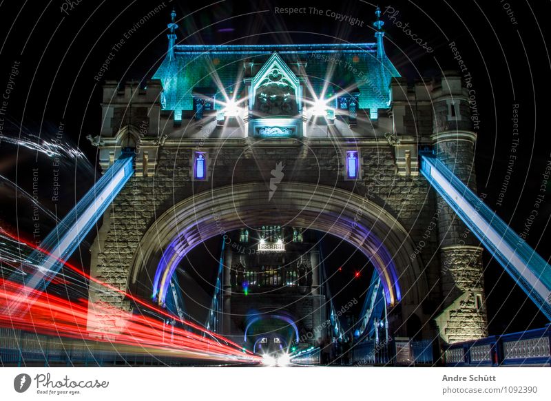 London Lifestyle Stil Kunst Stadt Brücke Sehenswürdigkeit Wahrzeichen Denkmal Verkehrswege Straßenkreuzung alt trendy historisch Freude Coolness gefährlich