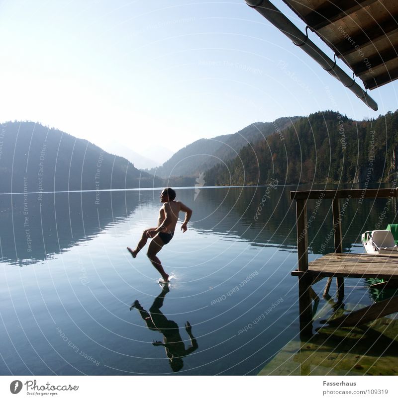 wasserlauf Sommer springen See nass Steg Freude Wasser fallen water lake