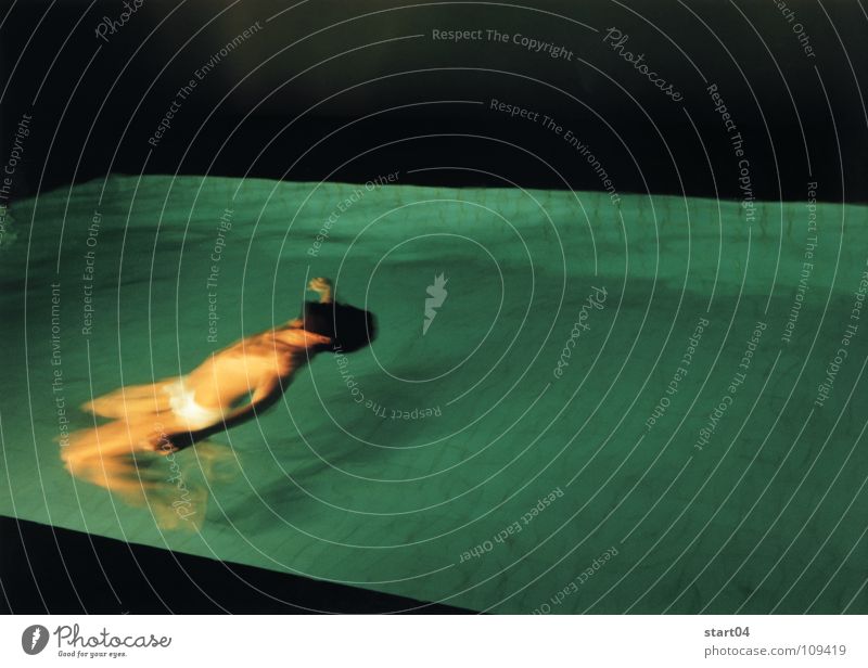 nachtblende Schwimmbad träumen Wellen tauchen Schweben Nacht Wasser Schatten Schwimmen & Baden