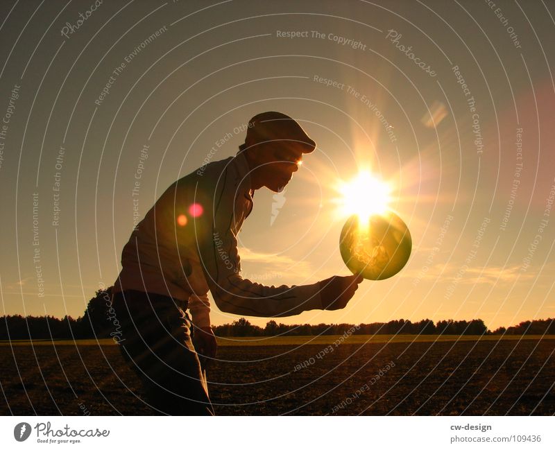 die leuchtboje Luftballon Sonnenbrille Mütze Körperhaltung Spaziergang Pendler atmen maskulin wo Gelände Photo-Shooting Fotografie Medien Fotografieren Blatt