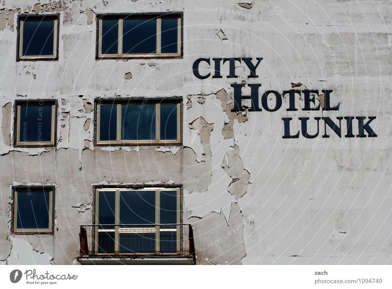 Eisenhüttenstadt Ferien & Urlaub & Reisen Tourismus Städtereise Brandenburg Kleinstadt Stadt Stadtzentrum Menschenleer Haus Ruine Bauwerk Architektur Hotel