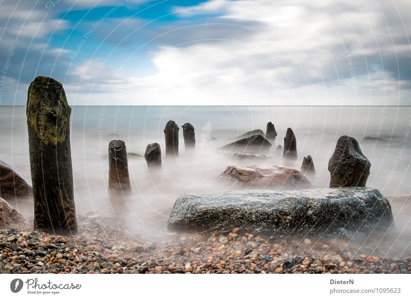 Zahnlücken Natur Landschaft Himmel Wolken Wetter Küste Ostsee blau schwarz weiß Buhne Stein Felsen Wasser Horizont Strand Steinstrand Heiligendamm Reihe Lücke