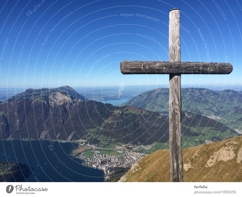 Up in the mountains Natur Landschaft Himmel Hügel Felsen Alpen Berge u. Gebirge See Stein Zeichen Kreuz Lebensfreude Kraft schön ruhig Glaube Sehnsucht Fernweh