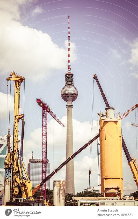 Oma sagt: Berlin ist eine Baustelle II Design Ferien & Urlaub & Reisen Tourismus Sightseeing Sommer Arbeit & Erwerbstätigkeit Technik & Technologie Himmel