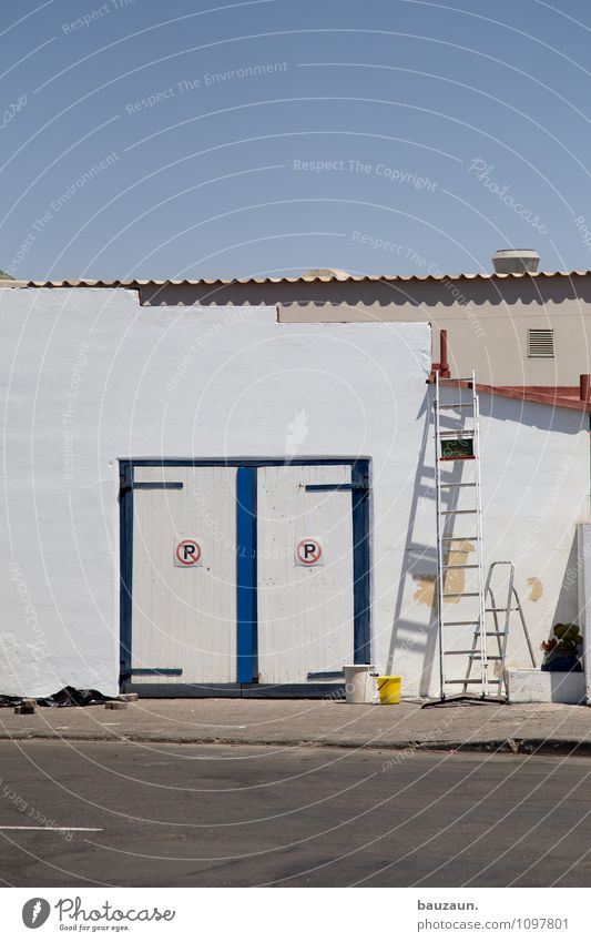 P | P. Wohnung Haus Arbeit & Erwerbstätigkeit Beruf Handwerker Anstreicher Baustelle Wolkenloser Himmel Schönes Wetter Swakopmund Namibia Afrika Stadt Bauwerk