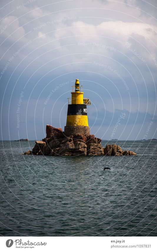 Dingsda Ferien & Urlaub & Reisen Ausflug Abenteuer Ferne Natur Landschaft Himmel Gewitterwolken Horizont Sommer Klima Wetter Felsen Meer Insel Schifffahrt