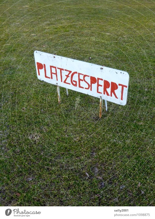 immer noch kein Training... Sport Fitness Sport-Training Fußball Fußballplatz Wiese Schriftzeichen Schilder & Markierungen Hinweisschild Warnschild gebrauchen