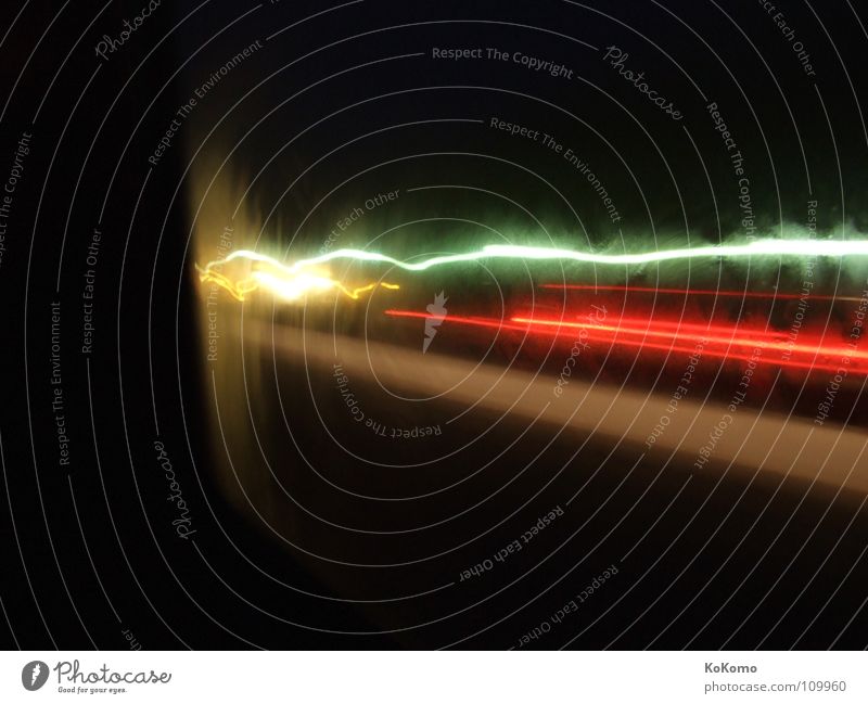 Night Drive Licht Nacht ruhig dunkel schwarz rot weiß weich Einsamkeit grün Autobahn fein Genauigkeit Konzentration Gefühle Langzeitbelichtung light Bewegung