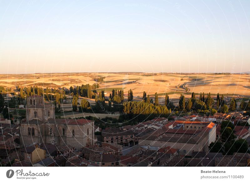 Lichtdurchflutete Hochebene in Nordspanien 2 Ferien & Urlaub & Reisen Tourismus Freiheit Sommerurlaub Natur Landschaft Pflanze Erde Sonnenaufgang