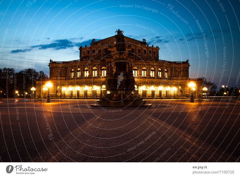 frontal Ferien & Urlaub & Reisen Tourismus Sightseeing Städtereise Theater Opernhaus Himmel Nachthimmel Dresden Sachsen Deutschland Europa Stadt Hauptstadt