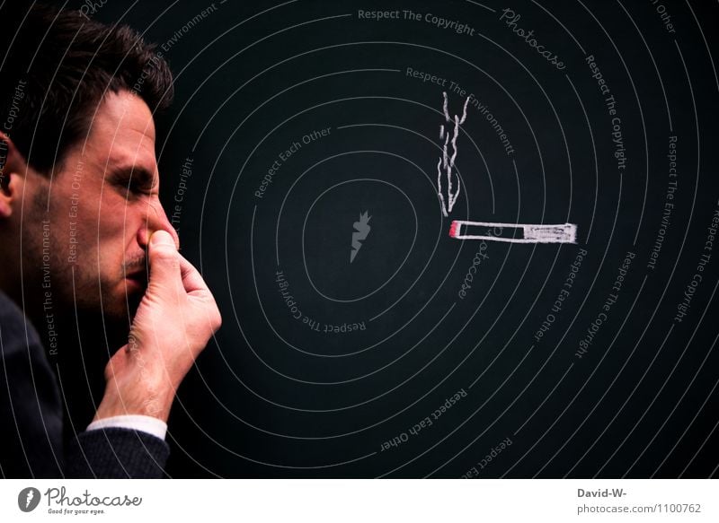 ih bah pfui Mensch maskulin Mann Erwachsene Jugendliche Leben Kopf Nase 1 Ärger Feindseligkeit Ekel Zigarette Rauchen Nichtraucher Wasserdampf glühend