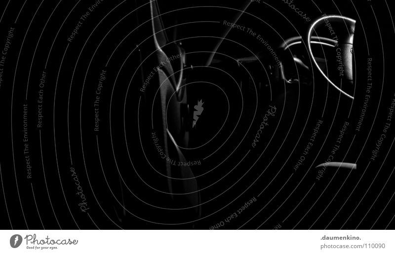 polo Lenkrad Verkehrsmittel fahren führen Tür Hupe Licht Lampe Nacht Karosserie Schnalle auffordern Langzeitbelichtung Vertrauen PKW car Sitzgelegenheit lenken