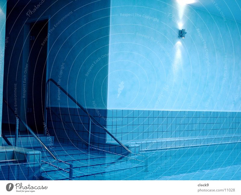 Aqua 2 Schwimmbad Bad Erholung ruhig Licht Wellness Architektur Wasser blau Bewegung