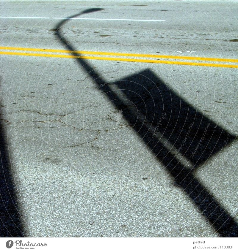 Schatten in Fremont Straßenbeleuchtung Verkehr Amerika Michigan Ferien & Urlaub & Reisen schwarz gelb Beton USA Linie