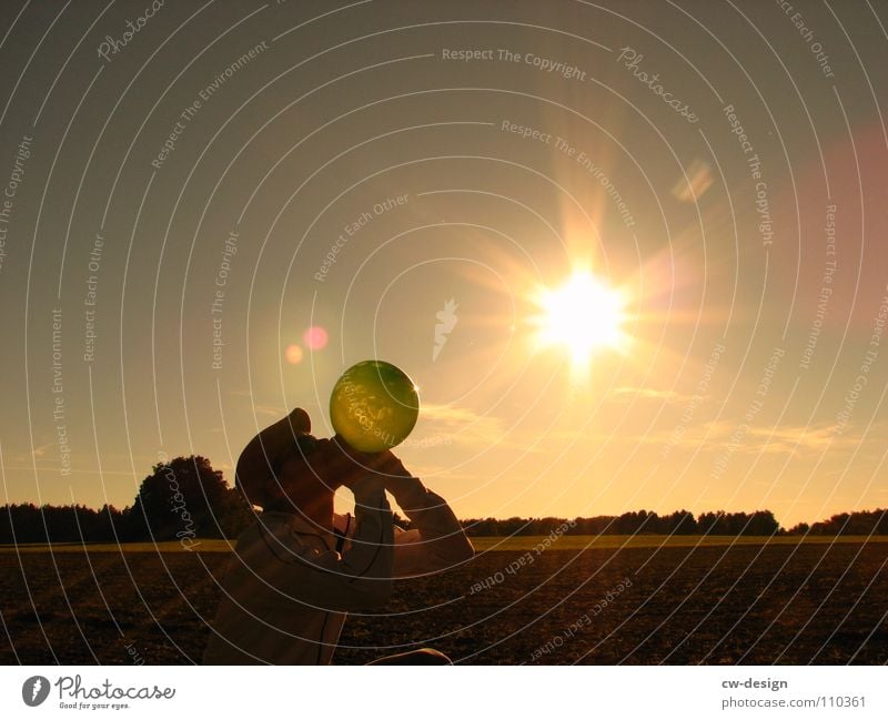 die leuchtboje I Luftballon Sonnenbrille Mütze Körperhaltung Spaziergang Pendler atmen maskulin wo Gelände Photo-Shooting Medien Fotograf Fotografieren Blatt