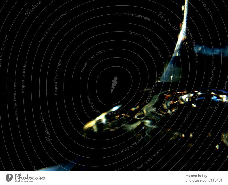 wein-endes-glas Reflexion & Spiegelung schwarz grün Schwung geschwungen Kunst obskur geschmackvoll rund Weinglas Wasserwirbel blau Linie Glas orange