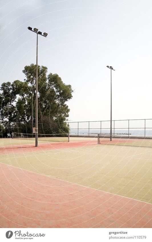 tennis court on cyprus Zypern Tennisplatz Meer Flutlicht Ballsport limassol sea