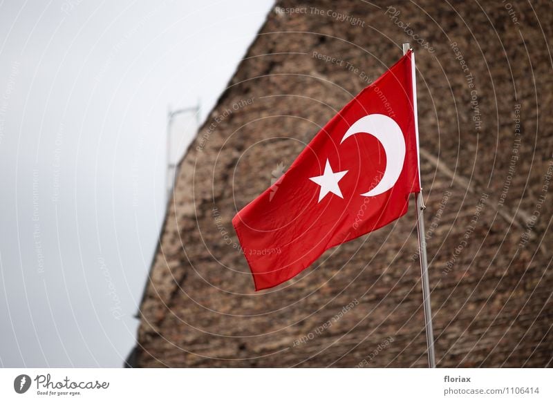 köln-ehrenfeld - türkische flagge Ferien & Urlaub & Reisen Tourismus Köln Deutschland Türkei Stadt Mauer Wand Zeichen braun rot Gesellschaft (Soziologie)