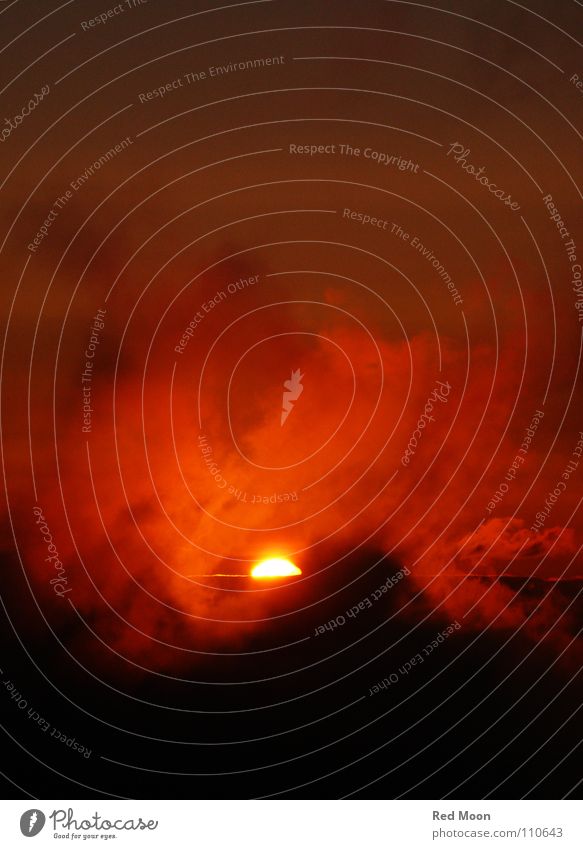 Sonne aus dem Wolkenmeer Sonnenaufgang Sonnenuntergang rot Romantik Himmel Hölle Schottland feurig Wolkenfetzen Apokalypse Horizont Himmelskörper & Weltall