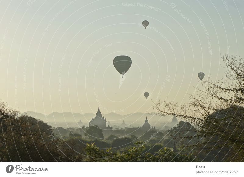 Balloons over Buddhist Temples in Bagan, Myanmar Ferien & Urlaub & Reisen Religion & Glaube pagoda culture Stupa Asien heritage temple old buddhism ancient