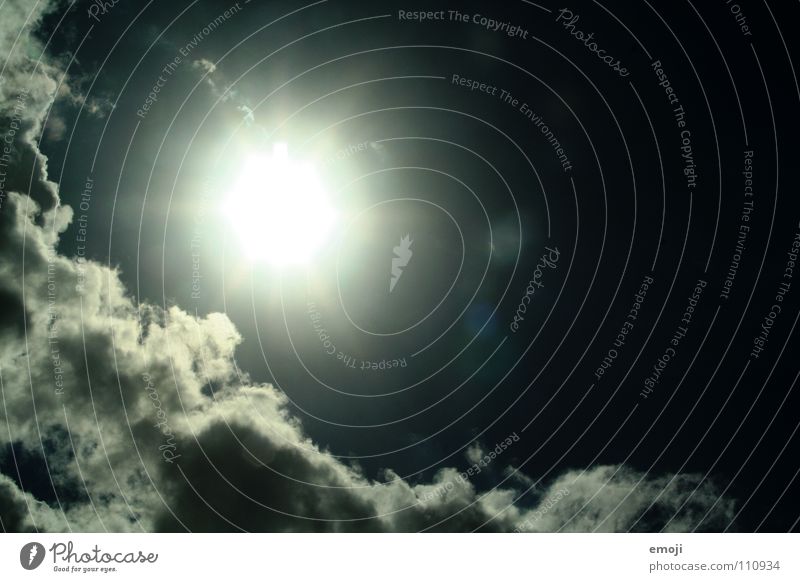 Sonne - ach nee?! Beleuchtung Sommer dunkel außergewöhnlich Wolken Himmel Unwetter böse Sonnenfleck falsch blau grell Licht sun sunshine Lichterscheinung sky