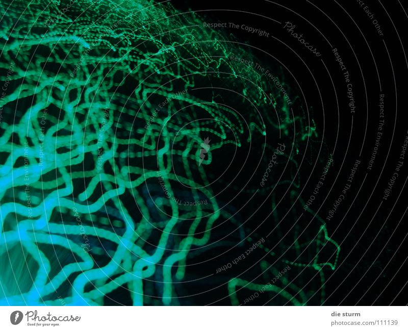 Lichtgemälde dunkel schwarz Lichtspiel geheimnisvoll Langzeitbelichtung Belichtung mal grün nah und fern tief Lichtfäden Freude