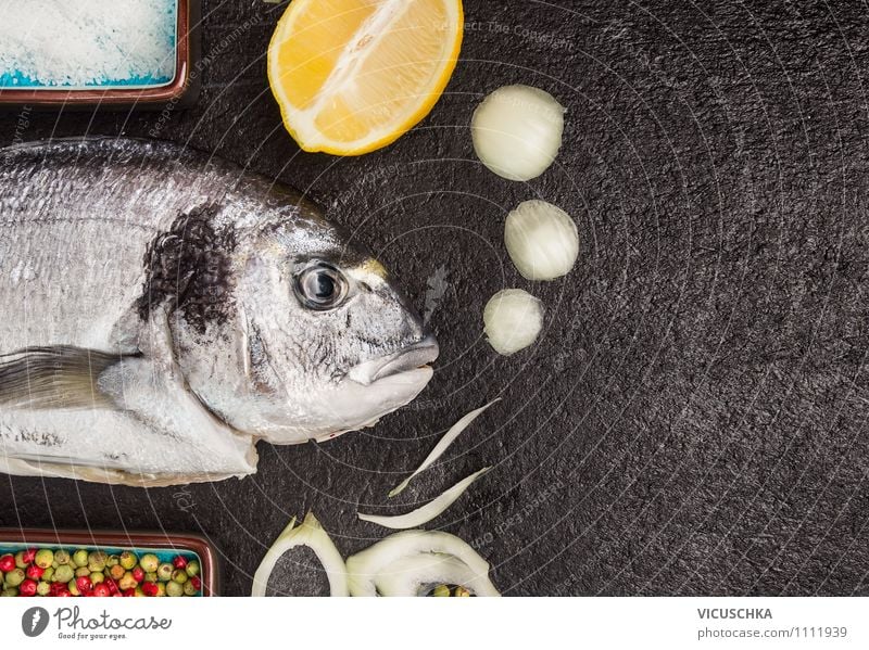 Fisch mit Zitrone und Gewürzen zubereiten Lebensmittel Kräuter & Gewürze Ernährung Mittagessen Abendessen Bioprodukte Vegetarische Ernährung Diät Stil Design