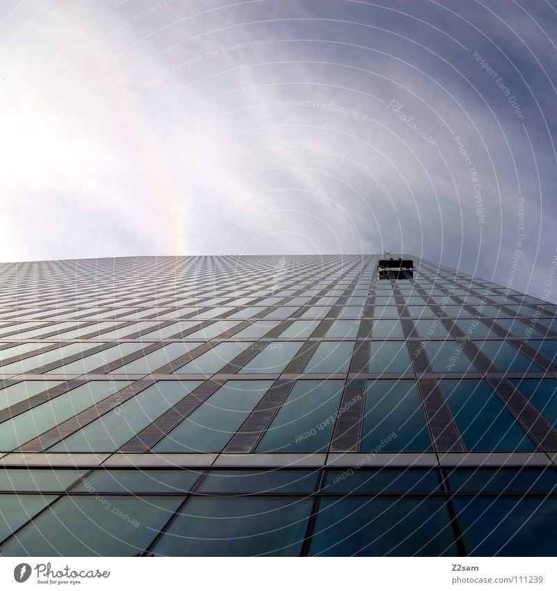 es geht aufwärts fahren Hochhaus Himmel Fenster Wolken Verlauf kalt einfach Stil Bauwerk Gebäude Perspektive modern hoch Fahrstuhl sky architecture blau