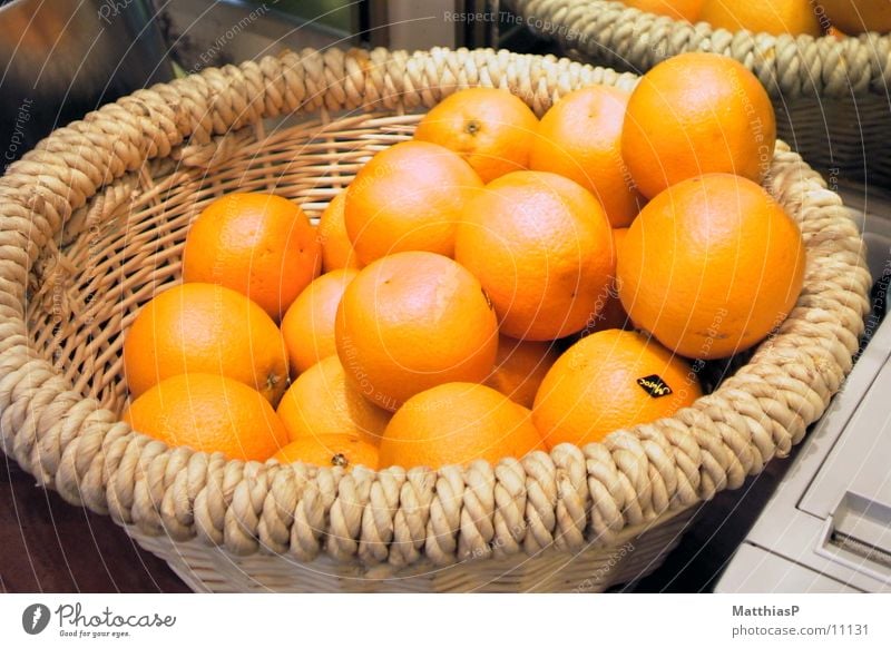 Orangen frisch Korb Stroh Großmarkt Südamerika Frucht Sommer Ernährung Gemüse strohkorb oranje Markt Garten eat garden south Foodfotografie Food-Fotografie