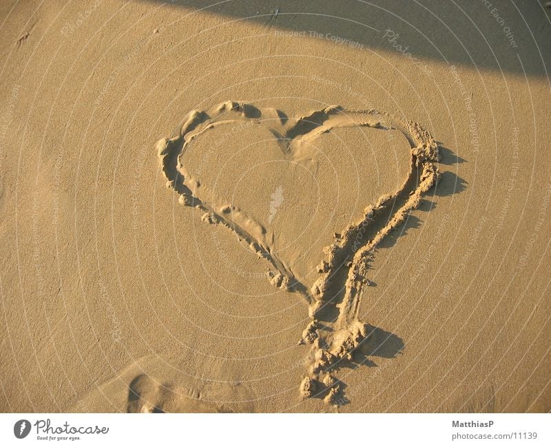 Herz im Sand Liebe Strand Meer Ferien & Urlaub & Reisen See Europa Sommer Küste heart Erholung sea Wasser Natur Sonne Menschenleer Außenaufnahme Farbfoto