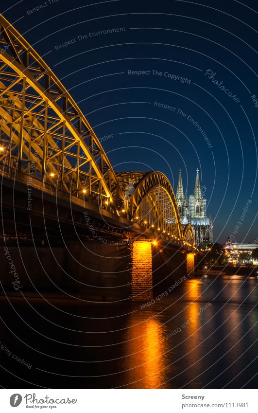 Postkarte aus Köln #2 Stadt Stadtzentrum Altstadt Kirche Dom Brücke Sehenswürdigkeit Wahrzeichen Kölner Dom Hohenzollernbrücke leuchten groß ruhig Farbfoto