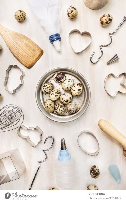 Backen mit Wachteleier Lebensmittel Teigwaren Backwaren Kuchen Ernährung Bioprodukte Diät Geschirr Stil Design Gesunde Ernährung Tisch Küche Feste & Feiern