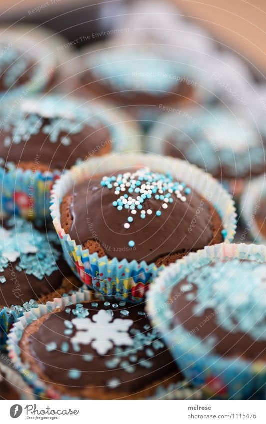 Schokomuffins V Lebensmittel Teigwaren Backwaren Kuchen Süßwaren Schokolade Ernährung Essen Kaffeetrinken Muffinspapierförmchen Zuckerstreusel Design Party