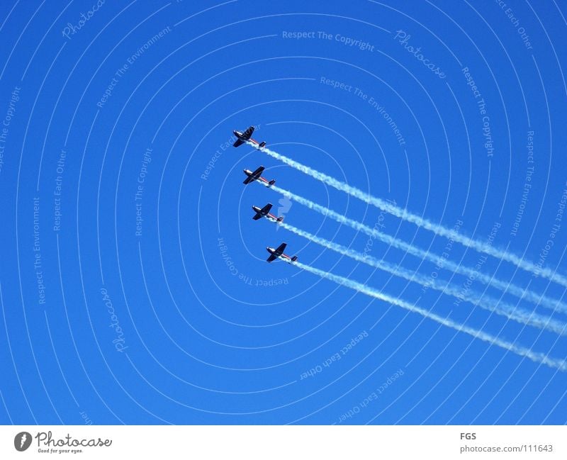 Royal Jordanien Falcons Flugsportarten Kunstflug gewagt schön extrem fantastisch Veranstaltung beeindruckend Flugzeug international Flugschau Aufschwung