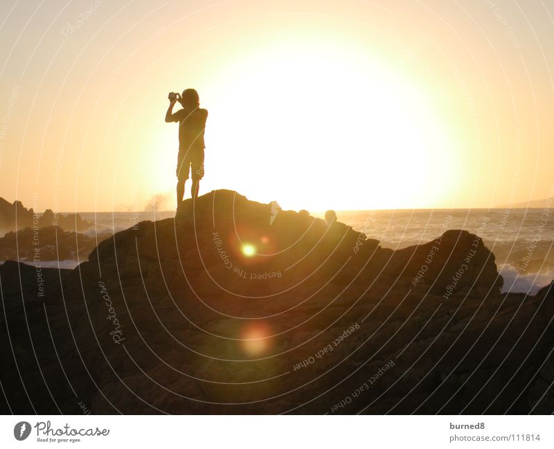 Taking Sunrise Sonnenuntergang Licht Silhouette Romantik Außenaufnahme Strand Küste Natur Schatten Gegenlicht Felsen Freiheit