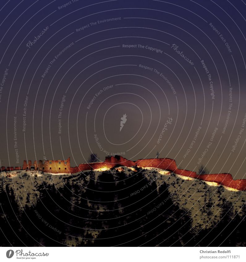 Ruine Ehrenberg ² Spukschloss Dämmerung Beleuchtung Zeitreise historisch Wahrzeichen Denkmal Langzeitbelichtung Burg oder Schloss Geisterburg Schnee Burgmuseum