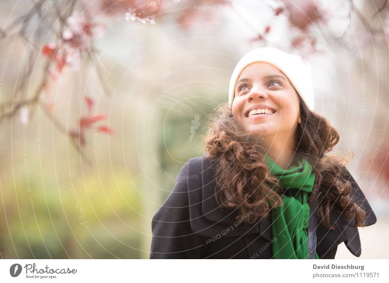 Pariser Frühling Ferien & Urlaub & Reisen feminin Junge Frau Jugendliche Erwachsene Gesicht 1 Mensch 18-30 Jahre Natur Pflanze Tier Schönes Wetter Baum Blüte