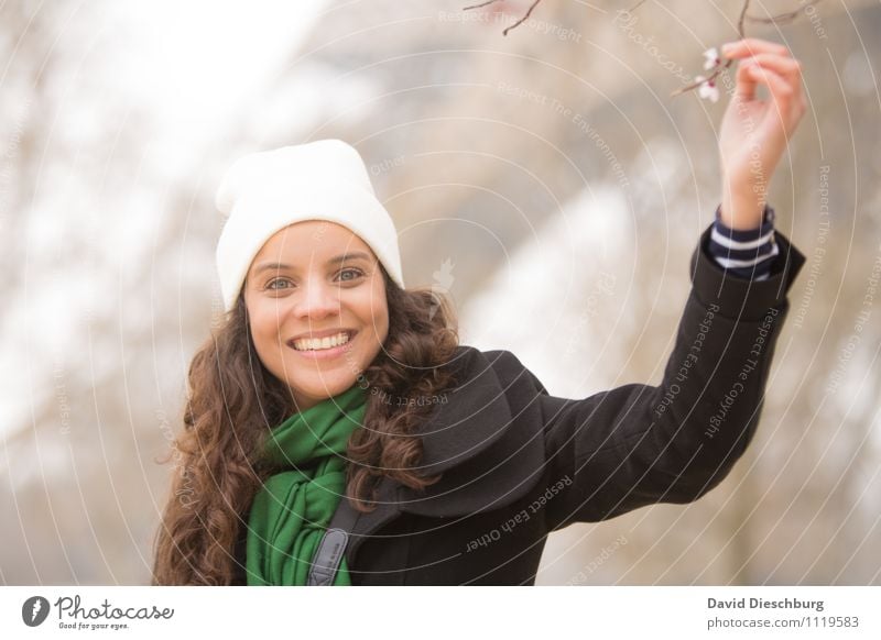 Pariser Frühling II feminin Frau Erwachsene Kopf Gesicht Arme Hand 1 Mensch 18-30 Jahre Jugendliche Pflanze Tier Schönes Wetter Baum Blüte Garten Park