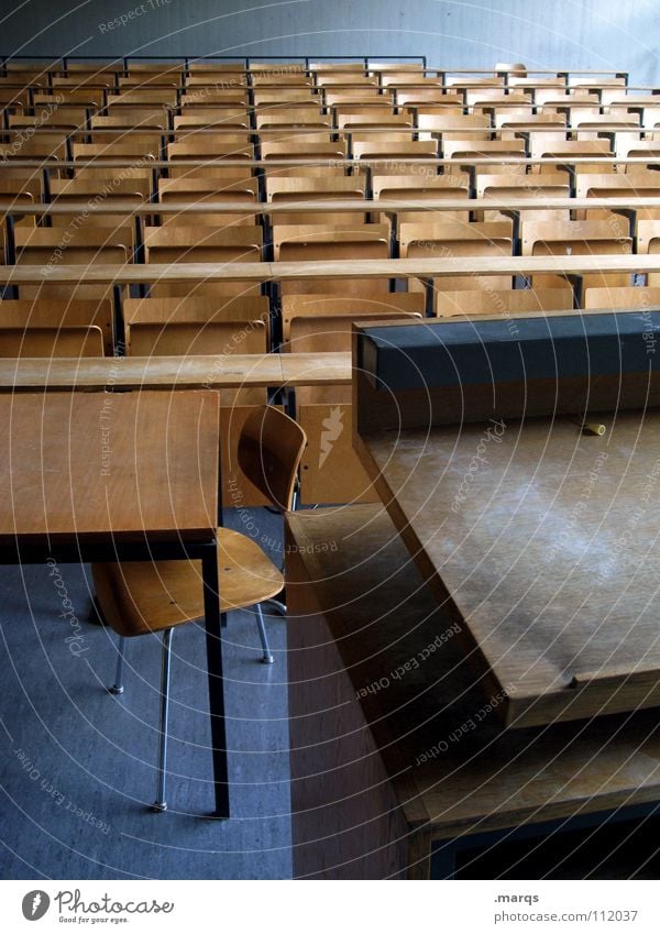 Teach You Raster Sitzreihe Bestuhlung Steigung leer Erwartung Veranstaltung dunkel Audimax mehrere Platz Hörsaal Studium Bildung Publikum Sessel lesen Lehrer