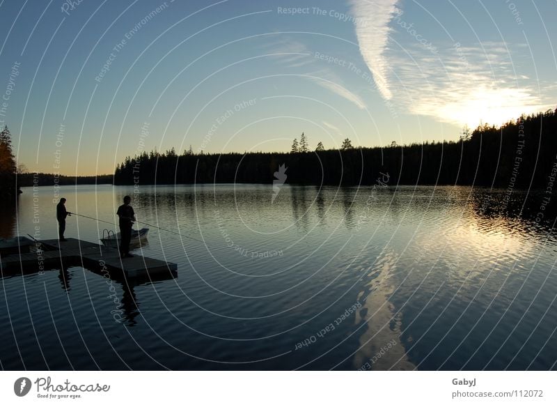 Harmonie See Angler Sonnenuntergang Herbsthimmel Wald Reflexion & Spiegelung Wolken Angeln ruhig harmonisch zeitlos Ferien & Urlaub & Reisen Zusammensein