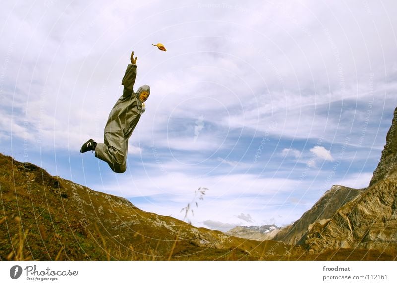 flugstunden Leichtigkeit Kannen grau Schweiz dumm Wolken Schwung springen Aktion Kunst Kultur fliegen froodmat Freude Himmel Alpen Berge u. Gebirge Dynamik